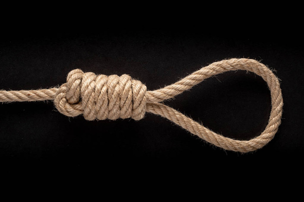 hangman's noose on black background. Gallows knot. Rope node - Foto, imagen