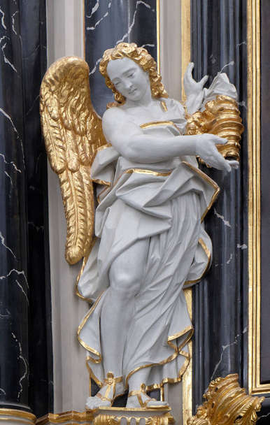 Socha anděla na The děkanů oltář v Würzburg katedrála věnuje svatého Kiliána, Bavorsko, Německo - Fotografie, Obrázek
