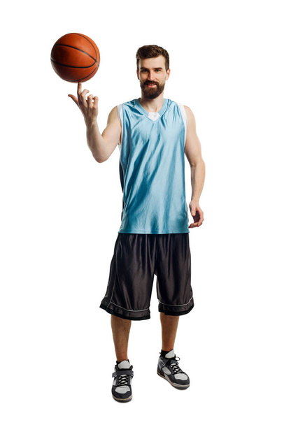 Vertical portrait of basketball player - Foto, afbeelding