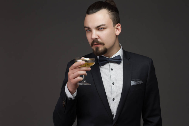 man in classic suit posing with a glass of champagne - Valokuva, kuva