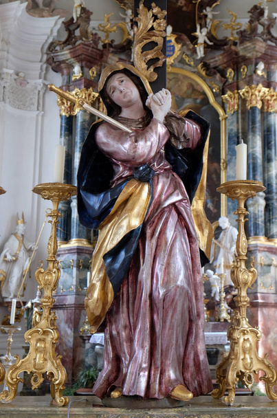 Nuestra Señora de los Dolores, estatua en la iglesia de San Martín en Unteressendorf, Alemania
 - Foto, imagen