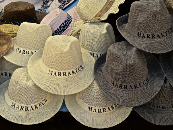 Sombreros en un zoco en Marrakech, Marruecos
 - Foto, imagen