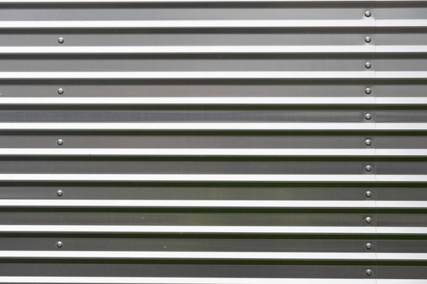 Zink gegalvaniseerd moderne metalen blad, gate textuur, verticale textuur - Foto, afbeelding