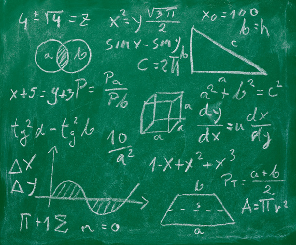 matematik formülleri ve işaretler bir kara tahta üzerinde - Fotoğraf, Görsel