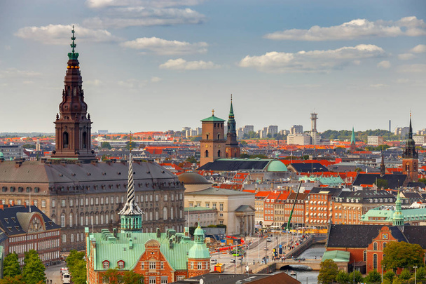 Luchtfoto van de stad vanaf de klokkentoren van de Kerk van Christus de Verlosser. Kopenhagen. Zweden. - Foto, afbeelding