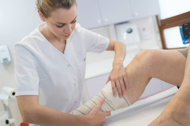 nurse bandaged the foot - Foto, immagini