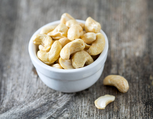 cashew nuts on wooden surface - Foto, Bild