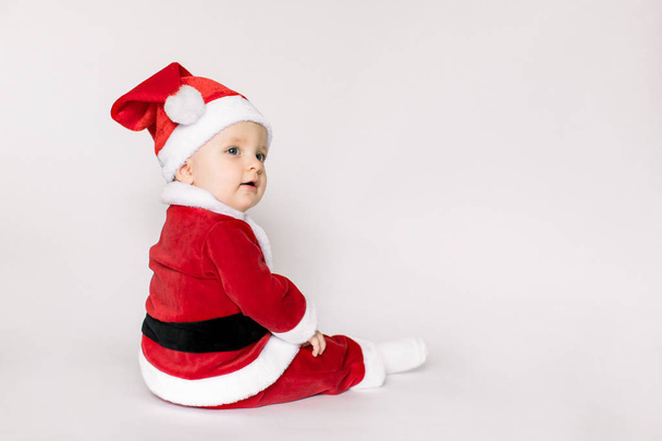 Happy baby girl celebrating Christmas isolated on white background - Zdjęcie, obraz