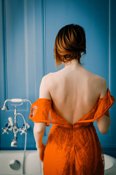 young woman near bath - Фото, зображення