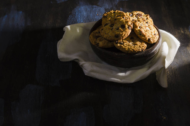 galletas hechas a mano con trozos de chocolate  - Valokuva, kuva