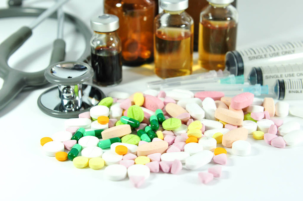 медичні інструменти та наркотики
 - Фото, зображення