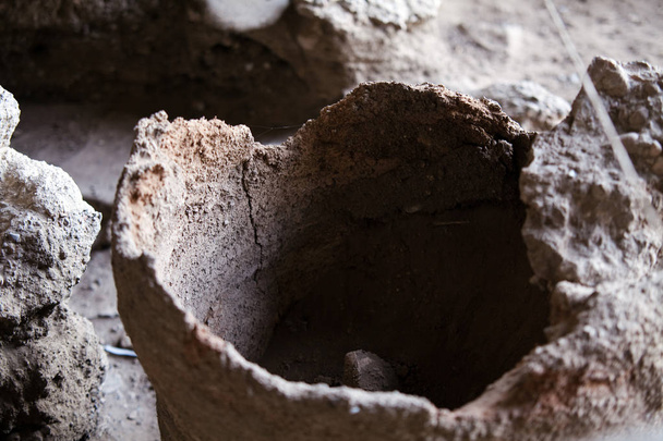 Archaeology excavation site. Real artifacts, old amphora - Foto, afbeelding
