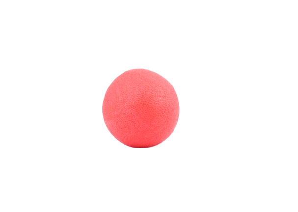 Красный резиновый шар на изолированном белом фоне
. - Фото, изображение