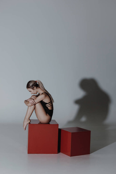 Contemporary style dancer woman posing on a studio grey background - Zdjęcie, obraz