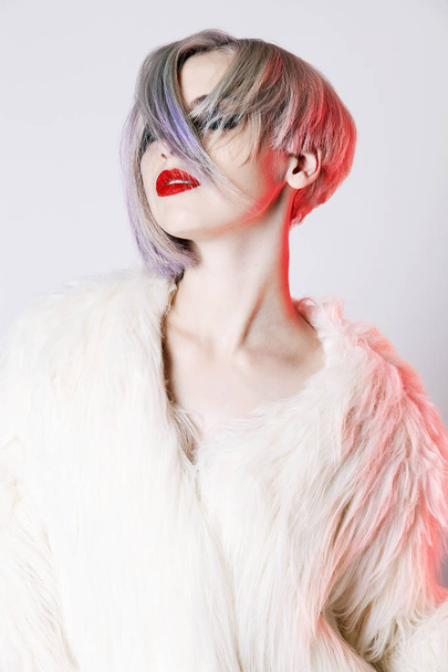 Beautiful young woman with colorful hairstyle, dressed in fur. fashion Beauty sexy Model Girl with trendy color hair and make-up - Φωτογραφία, εικόνα