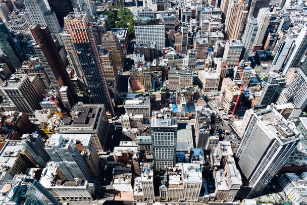 Вид с воздуха на крыши Манхэттена в Нью-Йорке
 - Фото, изображение