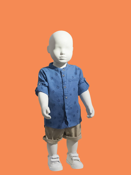 Full-length child mannequin dressed in casual clothes, isolated. No brand names or copyright objects. - Fotoğraf, Görsel