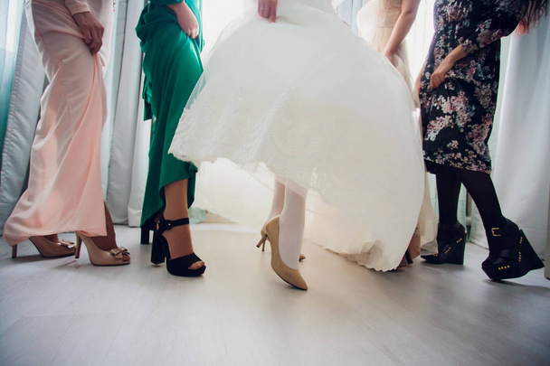 Bride with girlfriends, close to his feet - Фото, изображение