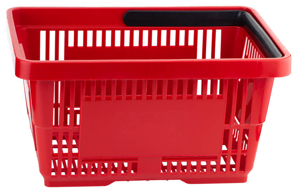 Червоний порожній кошик для покупок ізольований на білому тлі
. - Фото, зображення