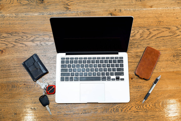 Laptop and other accessories on the desk - Valokuva, kuva