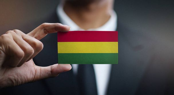 Бізнесмен, проведення карти прапор Болівії - Фото, зображення