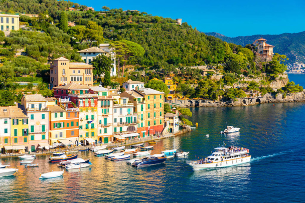 schöne meerküste mit bunten häusern in portofino, italien - Foto, Bild