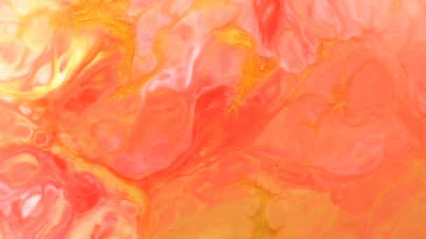 Orange Red Stream abstraktní potravinářské barvy inkoustu pohyblivé nebo tekoucí pozadí. Abstraktní, barevné potraviny barvu inkoustu rozpouštění na povrchu mléka pro umělecké koncepce pozadí. 4 k 3840 × 2160 záběry s vysokým rozlišením pro design - Záběry, video