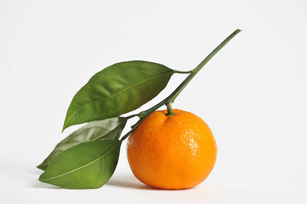 tangerine with leaves on white background - Zdjęcie, obraz