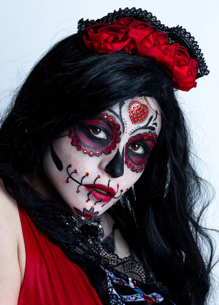 Make-up model with theme Mexican Day of the Dead in a study session in madrid, spain - Φωτογραφία, εικόνα