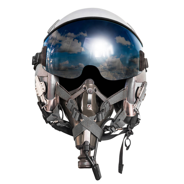 Casco piloto para avión de combate militar de la fuerza aérea y reflejo del cielo aislado sobre fondo blanco con trayectoria de recorte
 - Foto, Imagen