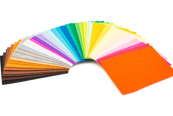 барвиста тканина, повсть ізольована на білому тлі
 - Фото, зображення