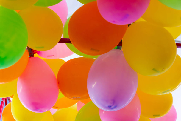 Разноцветный воздушный шар для вечеринок
  - Фото, изображение