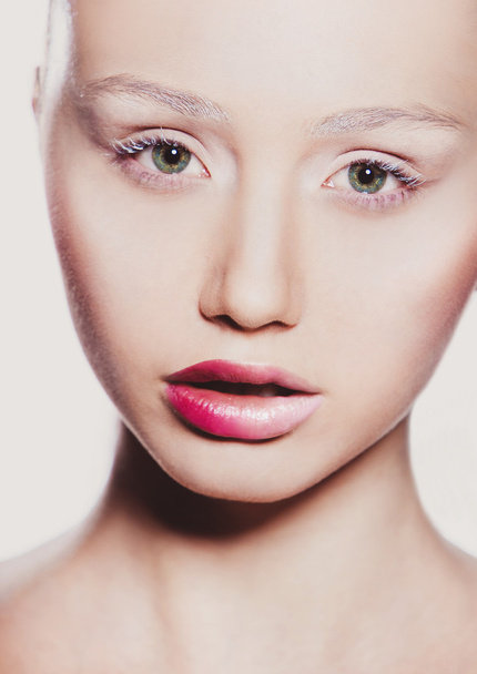 Glamour portrait of beautiful young woman model with fresh makeup - Zdjęcie, obraz