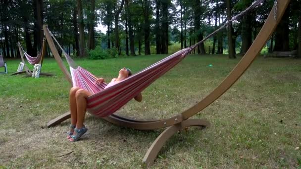 Young woman reaxing in the hammock - Footage, Video