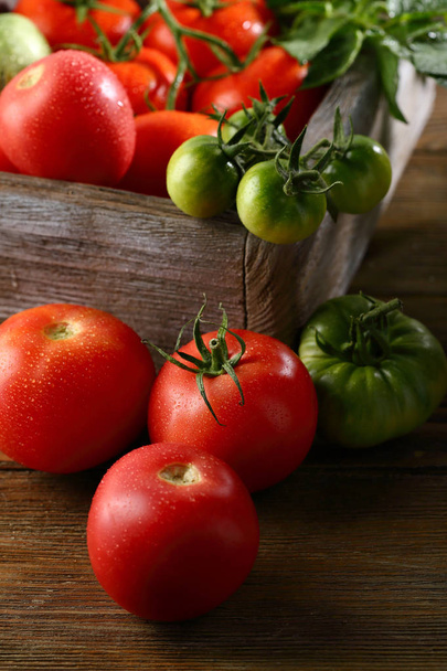 Harvest of organic local tomatoes - Foto, imagen