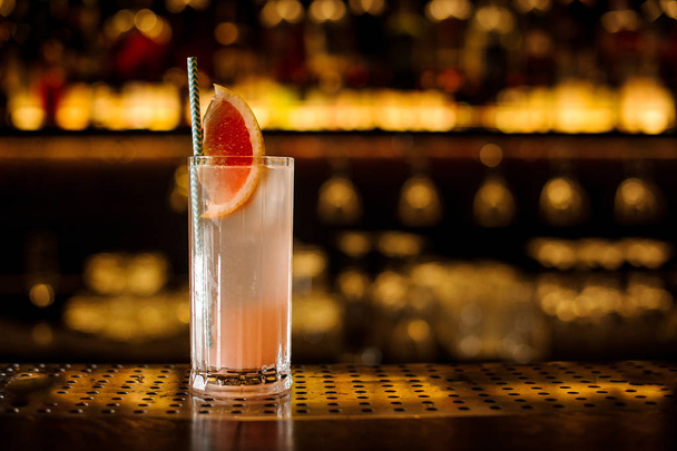 Glass of bright fresh sweet and sour fruit alcoholic cocktail - Φωτογραφία, εικόνα