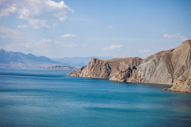 Rocce di Crimea dal Mar Nero
 - Foto, immagini