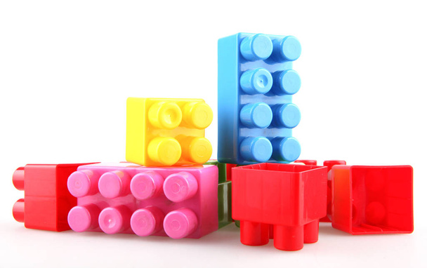 Plastic speelgoedblokken stimuleren leren door te spelen - Foto, afbeelding