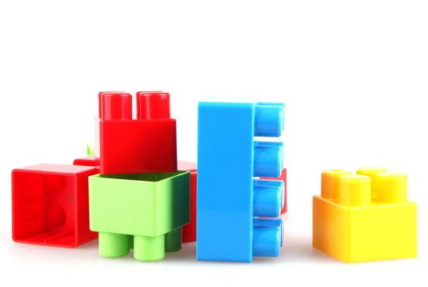 Bloques de juguete de plástico fomentan el aprendizaje a través del juego - Foto, Imagen