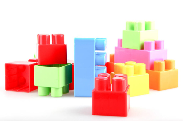 Πλαστικά τουβλάκια παιχνιδιών ενθαρρύνουν τη μάθηση μέσω του παιχνιδιού - Φωτογραφία, εικόνα