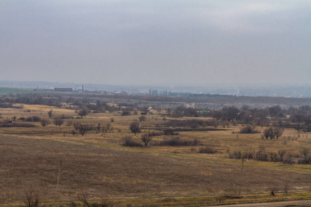 os últimos dias do outono quente antes das geadas terríveis na estepe de Tavrian. Região de Zaporizhia, Ucrânia. Novembro de 2018
 - Foto, Imagem