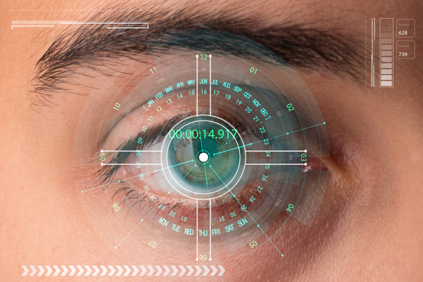 Concetto di sensore impiantato nell'occhio umano
 - Foto, immagini