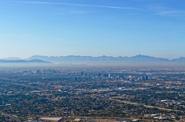 Panoramatický pohled na centrální Phoenix od South Mountain Reserve, s Letadlo přistání v dálce - Fotografie, Obrázek