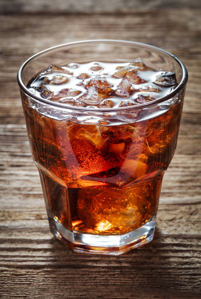 glass of cola with ice - Valokuva, kuva