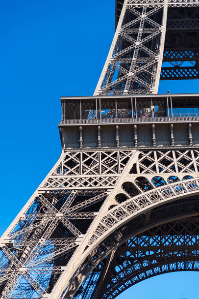     Paříž, Eiffelova věž, panorama z Champ de Mars, detail  - Fotografie, Obrázek