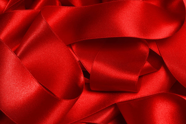 Heap van rode zijden linten voor vakantie verschuiven deacoratie, achtergrond - Foto, afbeelding