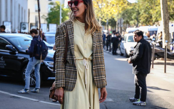 PARÍS, Francia- Septiembre 26 2018: Tiany Kiriloff en la calle durante la Semana de la Moda de París
. - Foto, imagen