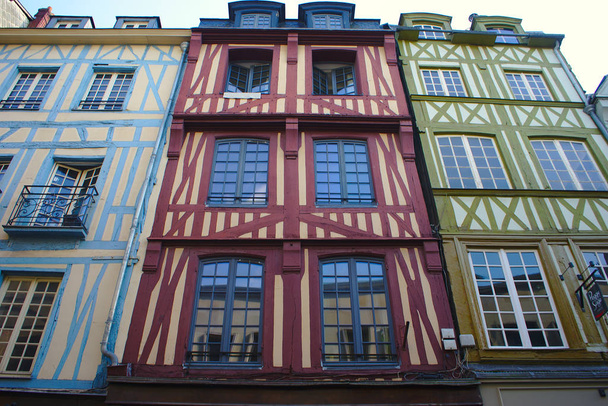 Rouen, rue du grand horloge, zrekonstruované hrázděné domy - Fotografie, Obrázek