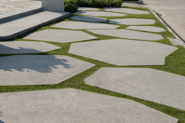 Texture o modello di pavimentazione passerella sfondo decorato nel parco
. - Foto, immagini