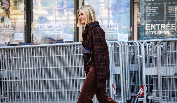 Paříž, Francie - 26 září 2018: Xenie Van Der Woodsen na ulici v týden módy v Paříži. - Fotografie, Obrázek